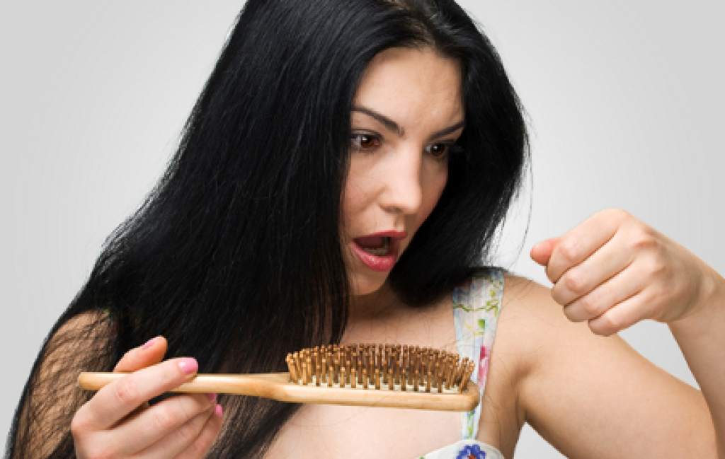 24 potentes Remedios caseros para la Reducción de la pérdida del pelo