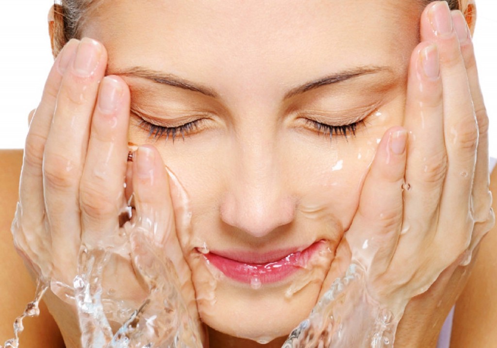 10 Consejos de belleza básicos para la cara Limpieza