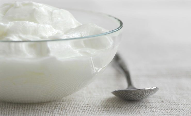 10 increíbles beneficios de yogur para la piel y del pelo