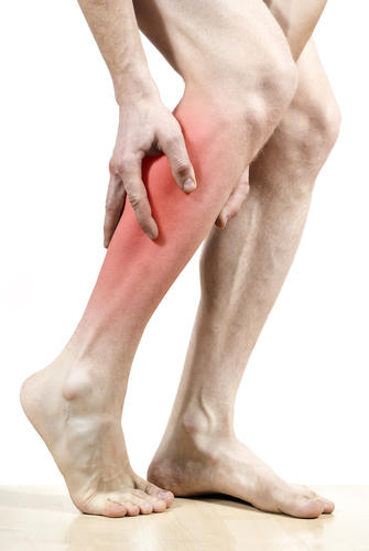 dolor en la pierna derecha desde la cadera hasta el tobillo