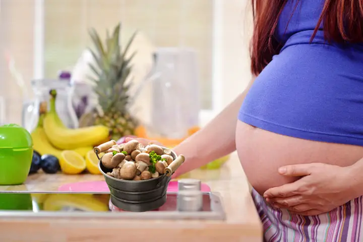 Pueden las mujeres embarazadas comer hongos