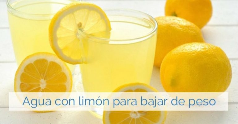 beneficios fríos de agua de limón